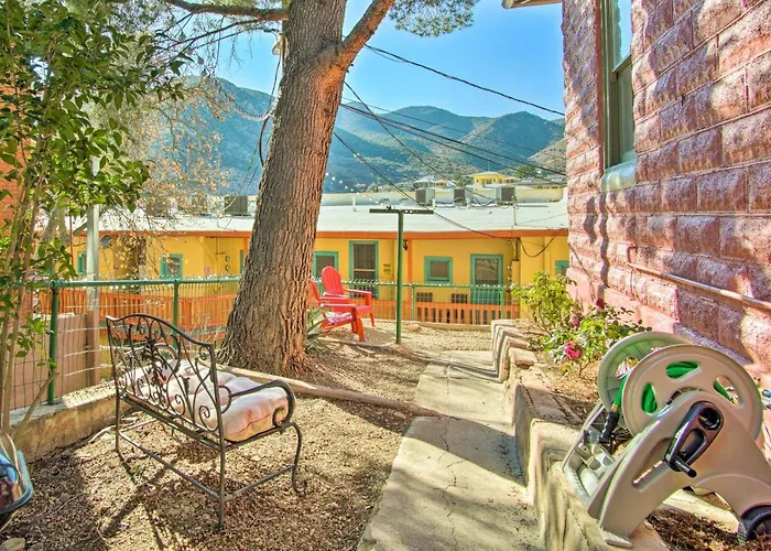 Ferienhaus Home: Fantastic Views & Walkable Location!