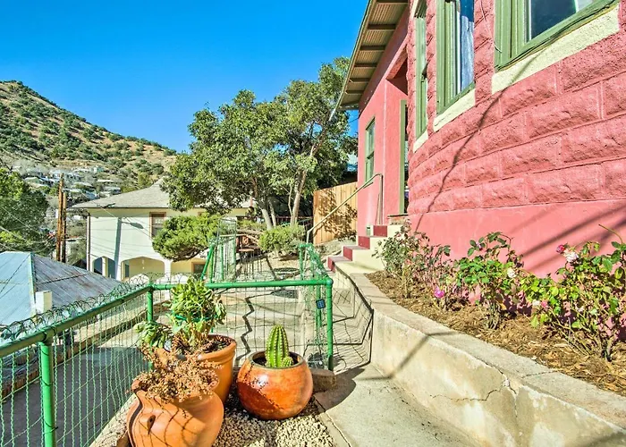 Home: Fantastic Views & Walkable Location! Bisbee