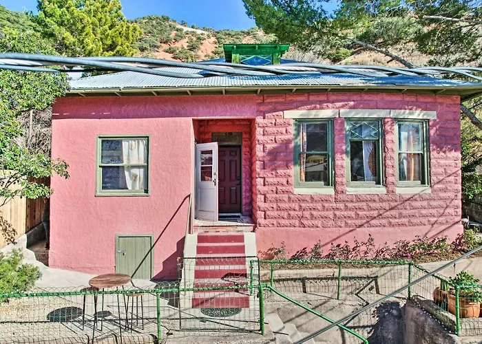 Home: Fantastic Views & Walkable Location! Bisbee
