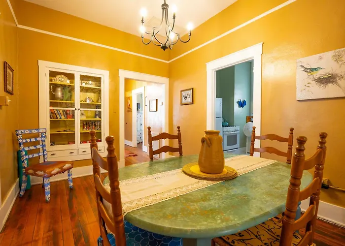 Ferienhaus Home: Fantastic Views & Walkable Location!