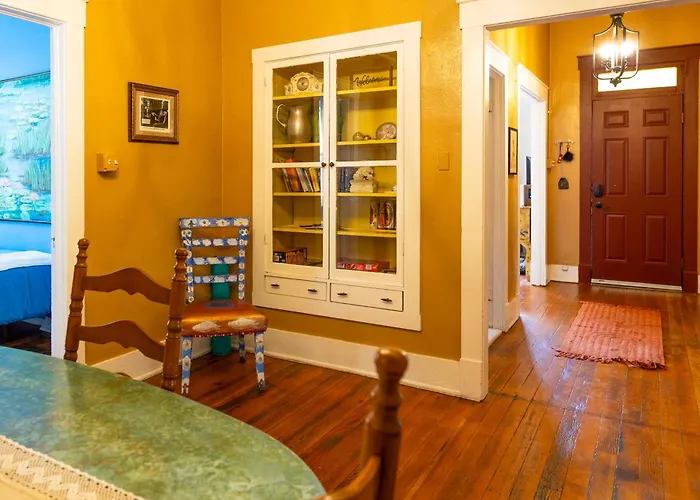 Home: Fantastic Views & Walkable Location! Ferienhaus